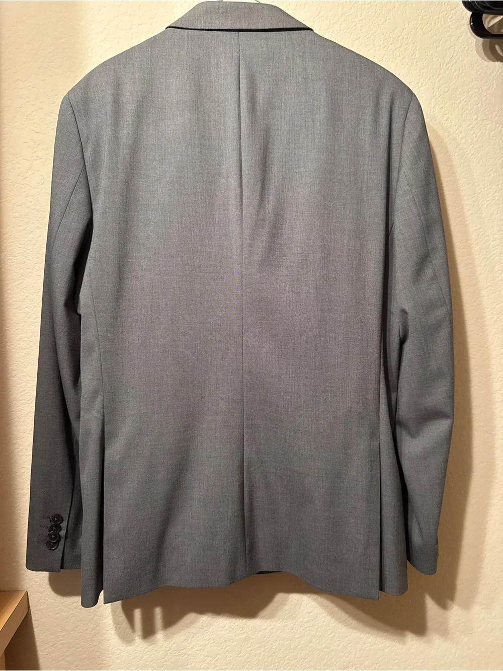 Banana Republic Men's Gray Sharkskin Suit - 42R Jacket, 33x32 Pant - Slim Fit